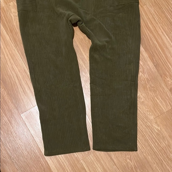 JODIFL Green Jumpsuit with Spaghetti Straps and Tapered Legs new medium - Picture 3 of 6